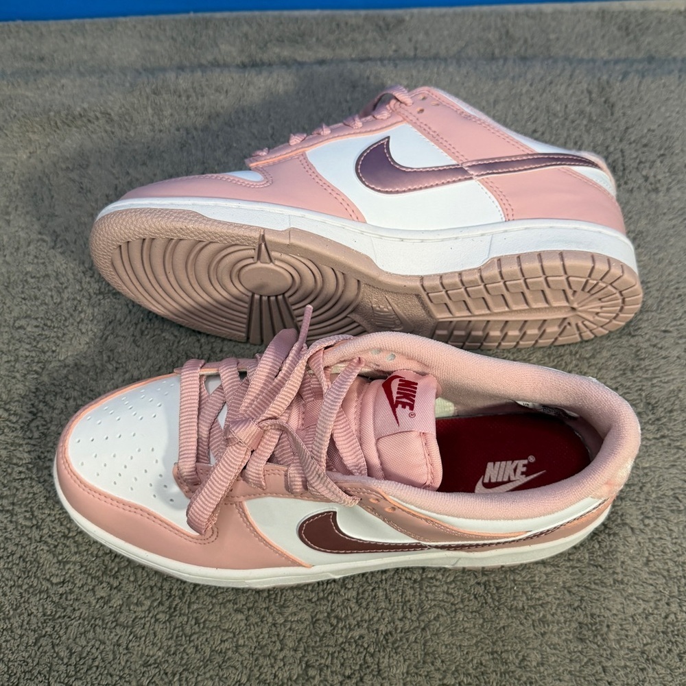 Nike dunk gs
Velvet pink 
Brand new - Picture 3 of 11